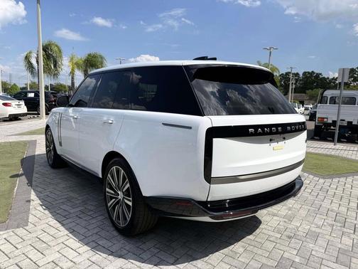 White 2023 Land Rover Range Rover P400 SE
