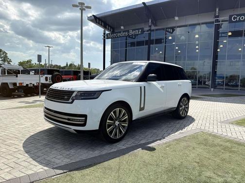 White 2023 Land Rover Range Rover P400 SE