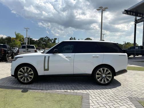 White 2023 Land Rover Range Rover P400 SE