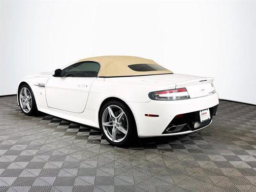 2016 Aston Martin V8 Vantage Base