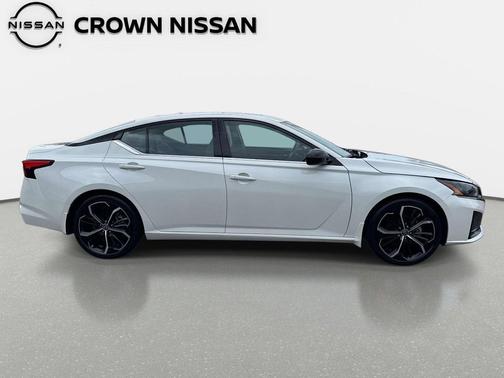 Pearl White Tricoat 2024 Nissan Altima SR FWD