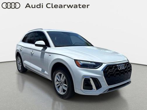 Glacier White Metallic 2023 Audi Q5 45 S line Premium