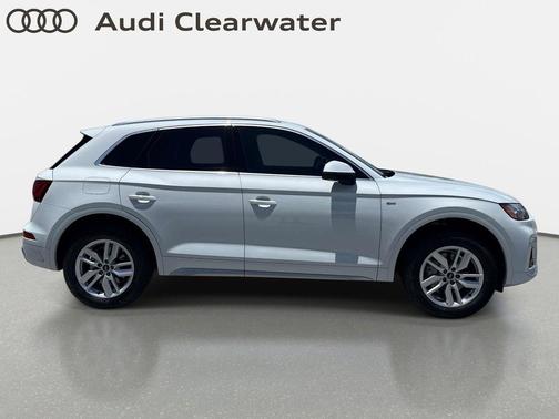 Glacier White Metallic 2023 Audi Q5 45 S line Premium
