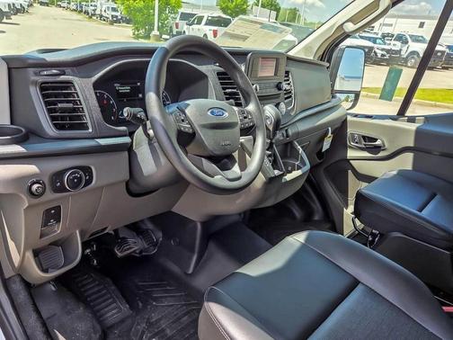 2025 Ford Transit-250 
