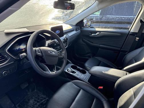 2022 Ford Escape Titanium