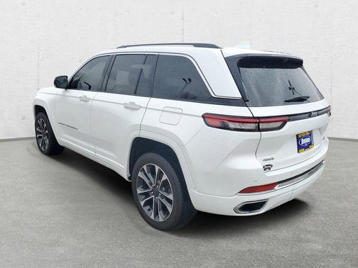 Bright White Clearcoat 2023 Jeep Grand Cherokee Overland