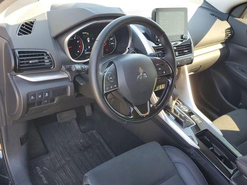 Labrador Black Pearl 2024 Mitsubishi Eclipse Cross SE