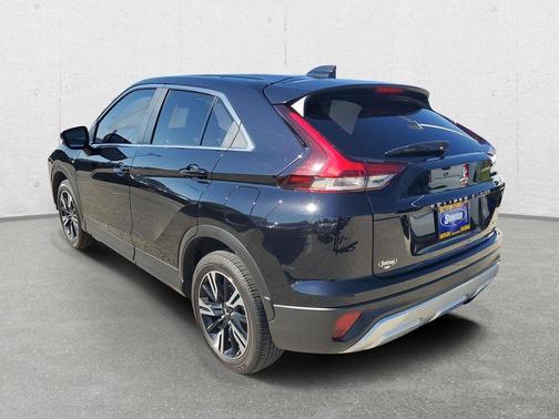 Labrador Black Pearl 2024 Mitsubishi Eclipse Cross SE