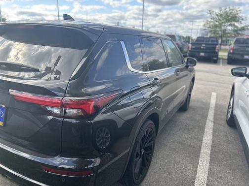 2022 Mitsubishi Outlander Black Edition