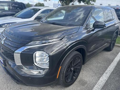 2022 Mitsubishi Outlander Black Edition