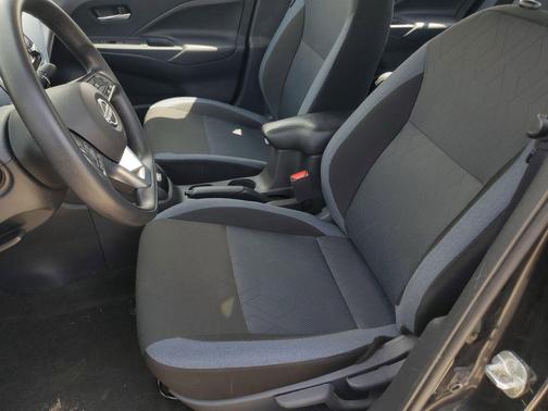 Black 2025 Nissan Versa 1.6 SV