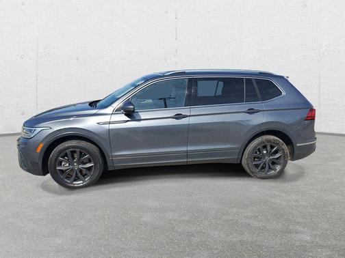 Platinum Gray Metallic 2022 Volkswagen Tiguan 2.0T SE