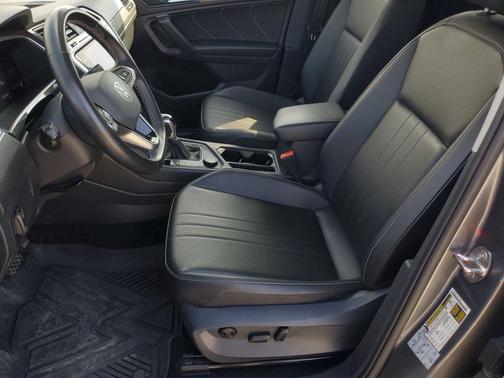 Platinum Gray Metallic 2022 Volkswagen Tiguan 2.0T SE