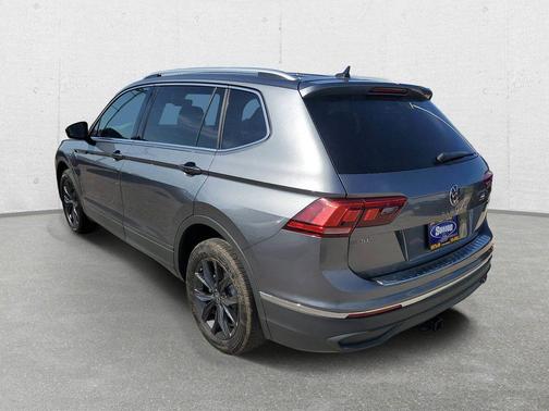 Platinum Gray Metallic 2022 Volkswagen Tiguan 2.0T SE