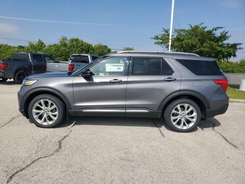 Gray Metallic 2022 Ford Explorer Platinum