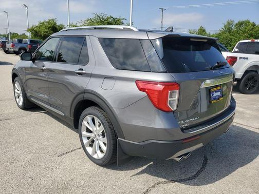Gray Metallic 2022 Ford Explorer Platinum