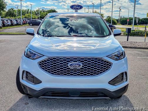White 2023 Ford Edge SEL