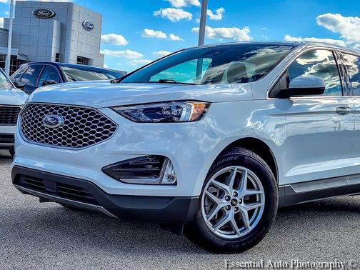 White 2023 Ford Edge SEL