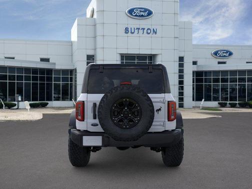 Oxford White 2026 Ford Bronco Outer Banks