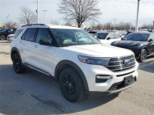 Star White 2022 Ford Explorer XLT