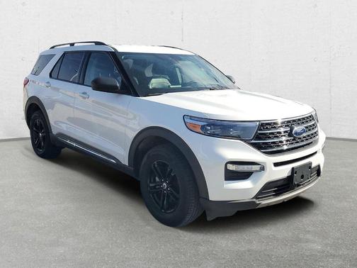 Star White 2022 Ford Explorer XLT