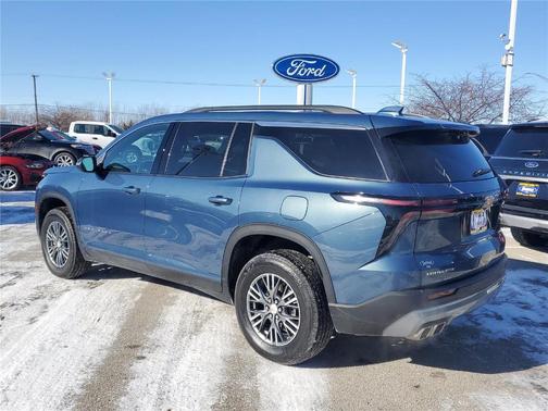 2025 Chevrolet Traverse LT