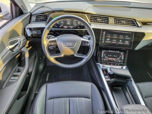 2022 Audi e-tron Premium Plus