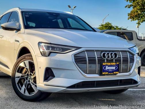 2022 Audi e-tron Premium Plus