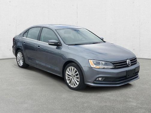 2015 Volkswagen Jetta Auto SE w/Connectivity/Navigation