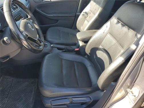 2015 Volkswagen Jetta Auto SE w/Connectivity/Navigation