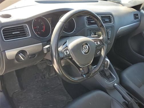 2015 Volkswagen Jetta Auto SE w/Connectivity/Navigation