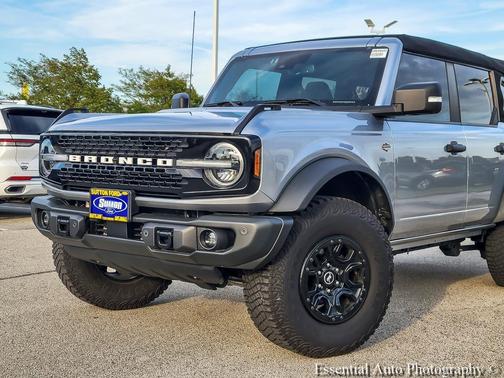 Iconic Silver Metallic 2023 Ford Bronco Wildtrak