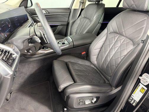 Black Sapphire Metallic 2024 BMW X7 xDrive40i