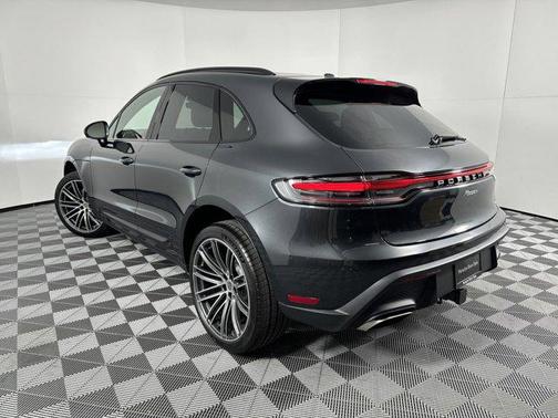2025 Porsche Macan Base