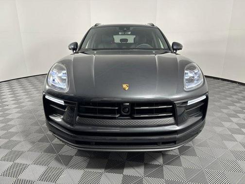 2025 Porsche Macan Base