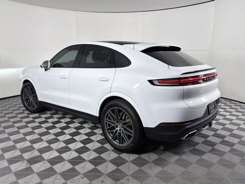Carrara White Metallic 2026 Porsche Cayenne Cayenne