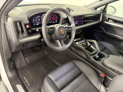Carrara White Metallic 2026 Porsche Cayenne Cayenne