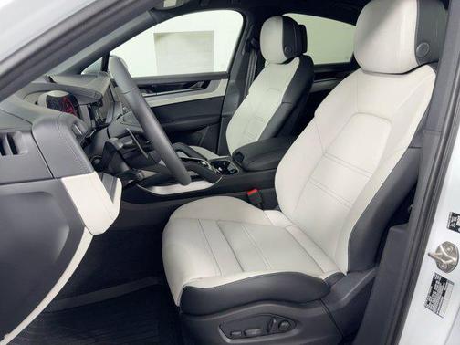 Carrara White Metallic 2026 Porsche Cayenne Cayenne S E-Hybrid