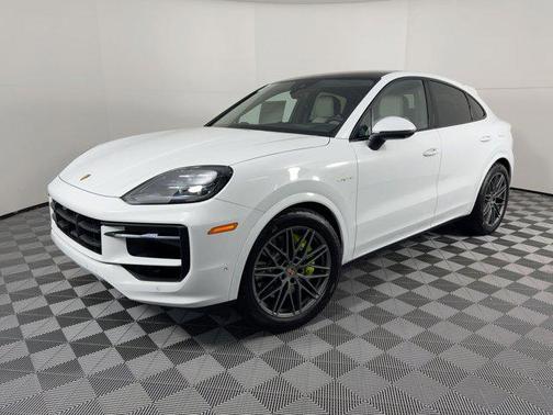 Carrara White Metallic 2026 Porsche Cayenne Cayenne S E-Hybrid