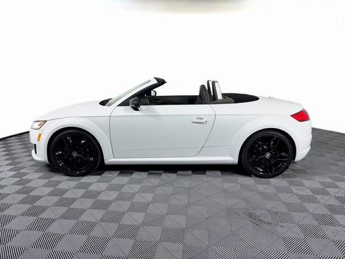 Glacier White Metallic/Black Roof 2017 Audi TT 2.0T