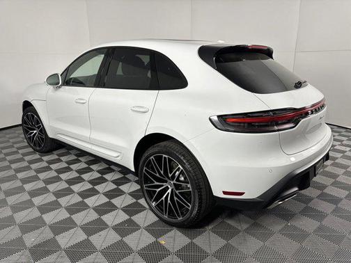 2025 Porsche Macan AWD
