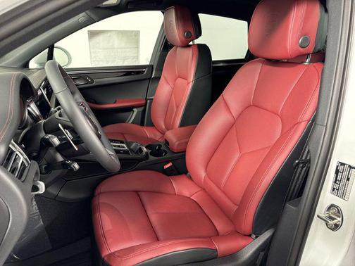 2025 Porsche Macan AWD