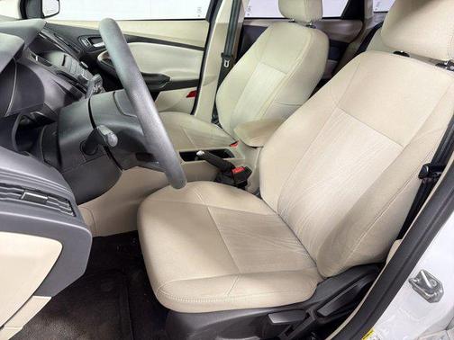 Oxford White 2017 Ford Focus SE