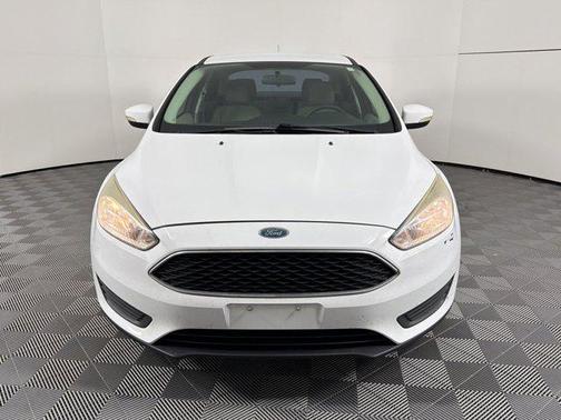 Oxford White 2017 Ford Focus SE