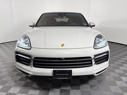 Chalk 2023 Porsche Cayenne Platinum Edition