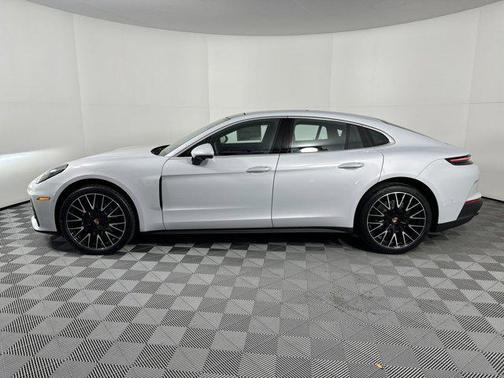 2025 Porsche Panamera 4