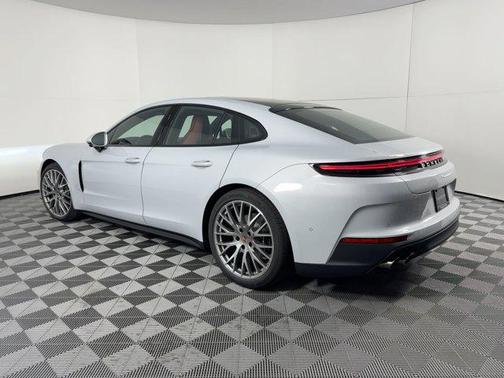 2026 Porsche Panamera 4