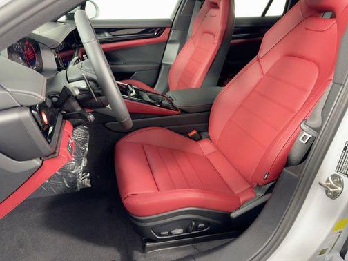 2026 Porsche Panamera 4