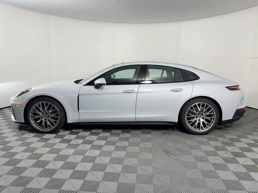 2026 Porsche Panamera 4