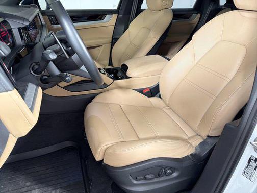 Carrara White Metallic 2024 Porsche Cayenne S
